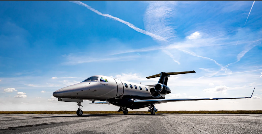 Embraer Phenom 300E in flight