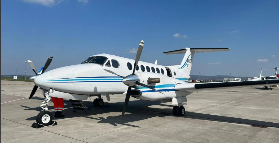 Beechcraft King Air 350 on airport apron